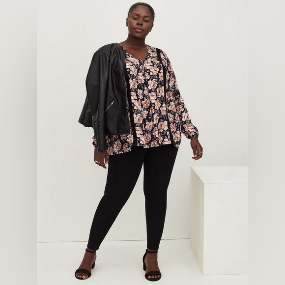 Torrid Top Twill Woven Lace Trim Floral Tunic 4 4X - Picture 1 of 7